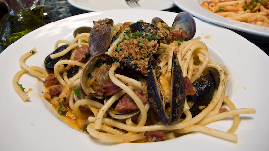 Cafe Rosso & Blanco - Bucatini alle Cozze e Vongole