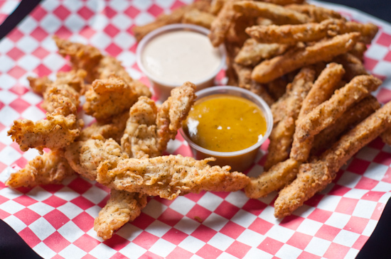 Gibson Bar and The Trailer - Dedos Chicken Fingers